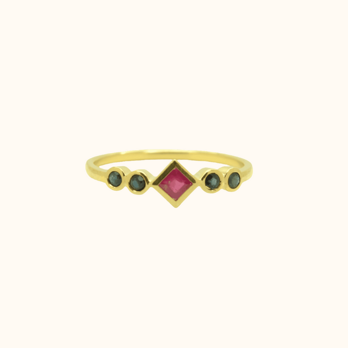 capi Deco Ring With 4 Briljant Cut Blue Sapphire And 1 Square Cut Ruby